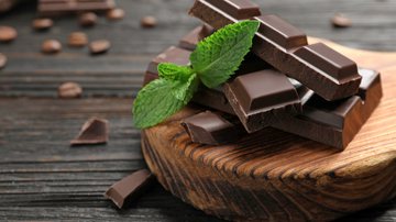 Chocolates compostos por 50% de cacau são saudáveis para o corpo - Imagem: New Africa | Shutterstock