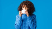 Beber chá ajuda a manter o corpo hidratado - Imagem: Mix and Match Studio | Shutterstock