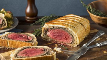 Aprenda a fazer uma receita típica da Inglaterra, o Beef Wellington. - Shutterstock