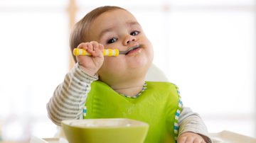Alimentação complementar ajuda a suprir as necessidades nutricionais das crianças. - Oksana Kuzmina| Shutterstock