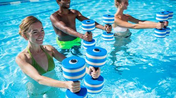 Exercícios na água reduzem o impacto nas articulações - Begalphoto |  Shutterstock