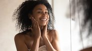 Massagem facial oferece diversos benefícios para saúde da pele - Shutterstock
