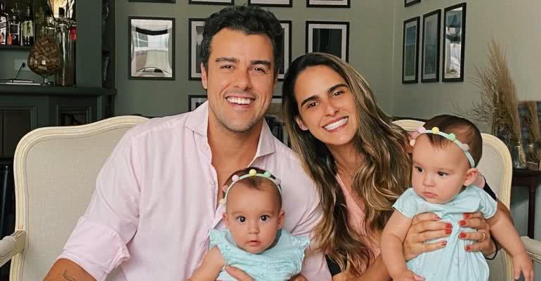 Joaquim Lopes ao lado da esposa e filhas, Pietra e Sophia - Reprodução/Instagram