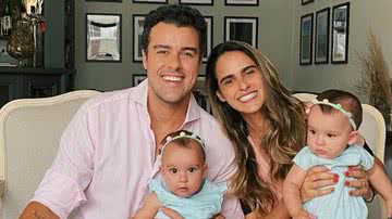 Joaquim Lopes ao lado da esposa e filhas, Pietra e Sophia - Reprodução/Instagram
