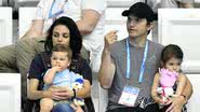 Asthon e Mia Kutcher com os dois filhos - Foto: Reprodução