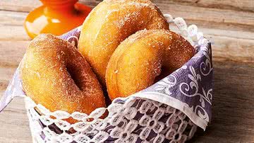 Receita de Donuts com calda de chocolate - J. Carvalho