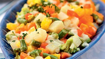 Receita de Salada de legumes superleve com maionese - Codo Meletti