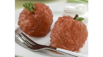 Receita de Maçã cozida na gelatina de morango - Ormuzd Alves