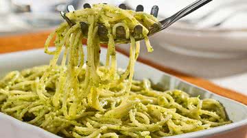 Receita de Espaguete ao creme de brócolis - Ormuzd Alves
