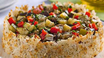 Receita de Assado crocante de arroz e legumes - Ormuzd Alves