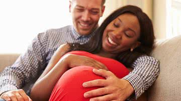 “Estou grávida. Como devo estimular meu bebê na barriga?” - iStock