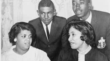 Linda Brown (à esquerda) questionou a segregação na educação nos 1950 - Biblioteca do Congresso Americano