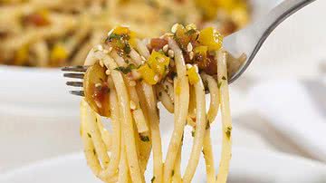 Receita de Espaguete com ervas superprático - Ormuzd Alves