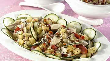 Receita de Salada de frango com batata-doce e abacaxi - Mauro Holanda