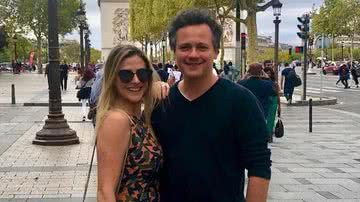 Danton Mello com a esposa durante viagem em Paris . - Arquivo pessoal