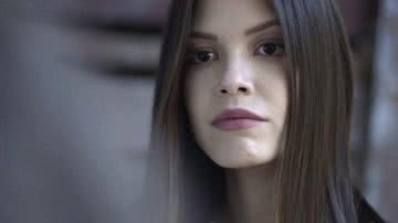 Vitória Strada é Cris/ Julia na trama das seis. - TV Globo