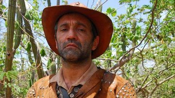 Domingos Montagner interpreta o cangaceiro Herculano em 'Cordel Encantado'. - Reprodução/ TV Globo