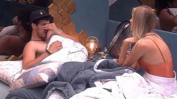 Maycon chora no Quarto Ouro e desabafa com Isabella e Tereza. - TV Globo