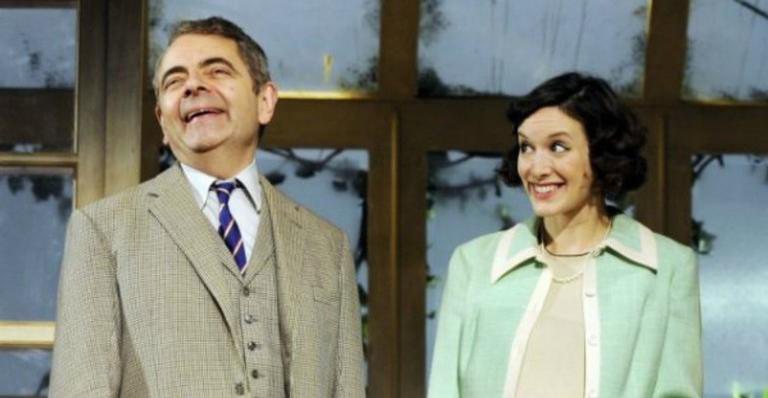 Rowan Atkinson e Louise Ford encenam peça em Londres - Divulgação