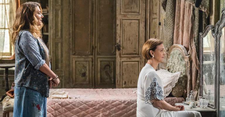 Grace (Patricya Travassos) mostra portal para Ana (Julia Lemmertz). - Globo/Paulo Belote