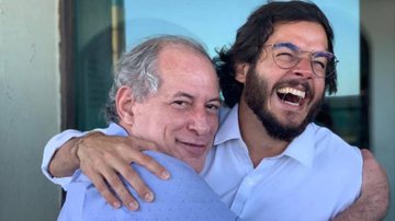 Túlio Gadelha e Ciro Gomes posam abraçadinhos para foto - Reprodução/Facebook