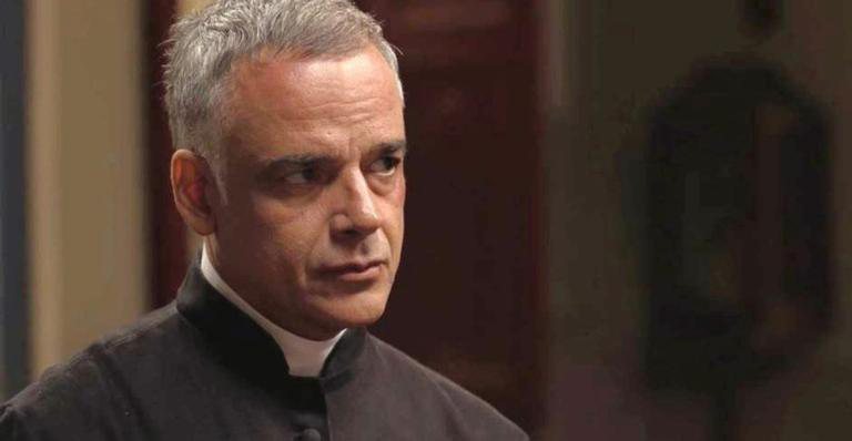 Padre Luiz cede abrigo a Danilo - Reprodução/Tv Globo