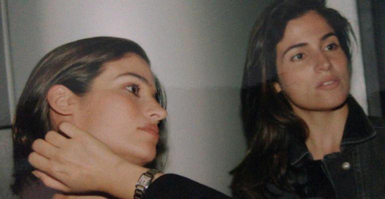 Renata Vasconcellos em clique antigo ao lado da irmã gêmea, Lanza Mazza - Reprodução/Instagram