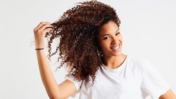 Na hora de lavar o cabelo é importante que você não use shampoo em excesso - Banco de Imagem/Shutterstock