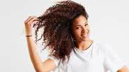 Na hora de lavar o cabelo é importante que você não use shampoo em excesso - Banco de Imagem/Shutterstock