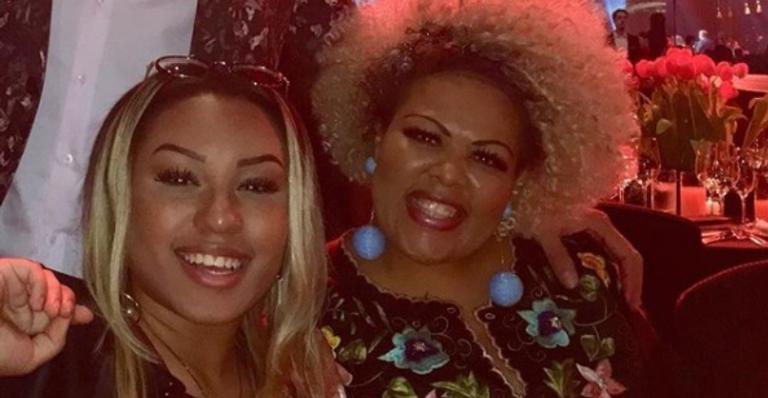 Talita Cipriano ao lado da mãe, Deise Cipriano, integrante do Fat Family, que faleceu na última terça-feira (12) - Reprodução/Instagram