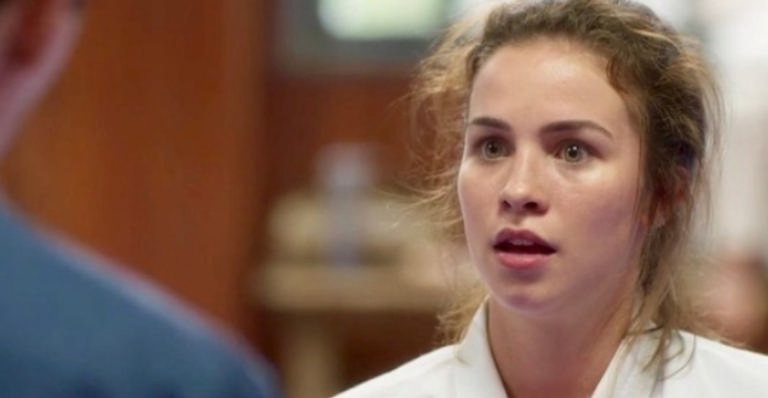 Laryssa Ayres vive a aspirante a caratê Diana na trama de Aguinaldo Silva. - TV Globo