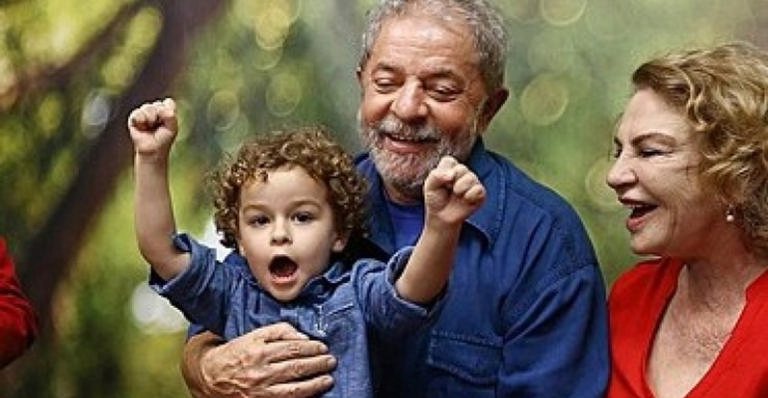 Lula comemora o aniversário de 70 anos ao lado de Arthur e Dona Marisa. - Ricardo Stuckert/G1