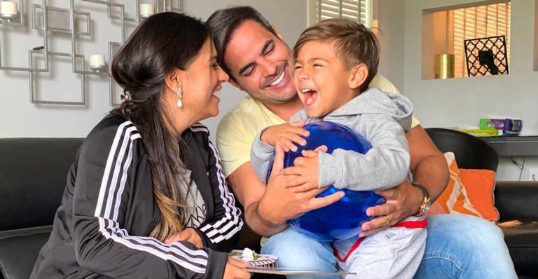 Simone ao lado do marido, o empresário Kaká Diniz, e o filho, Henry. - Reprodução/ Instagram