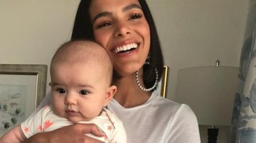 Bruna Marquezine posa segurando Zoe, filha de Sabrina Sato - Reprodução/Instagram