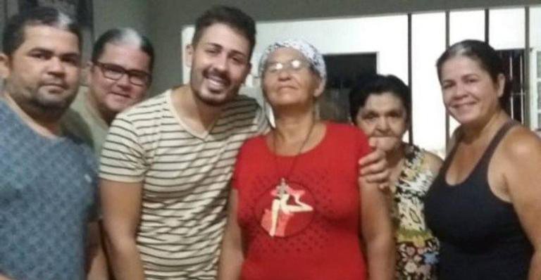 Carlinhos fez as pazes com sua família biológica - Reprodução/Instagram