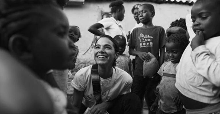 Bruna Marquezine compartilhou fotos da missão humanitária da qual participou - Reprodução/Instagram