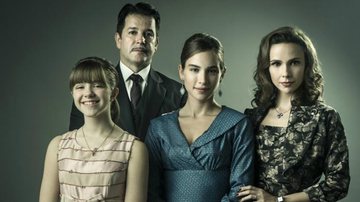 Adriano (Murilo Benicio), Isabel (Debora Falabella), Cecilia (Marcela Fetter) e Vera Lucia (Julia Svacinna). - Globo/Raquel Cunha