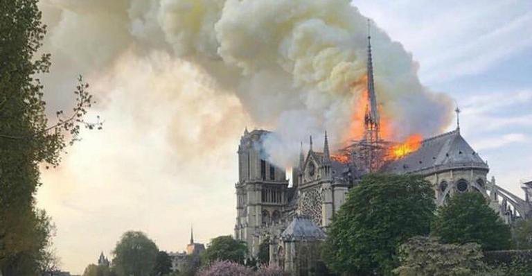 A Catedral de Notre Dame foi atingida pelas chamas. - Reprodução/ Instagram