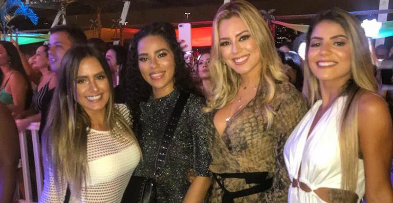 Carol Peixinho, Elana, Isabella e Hariany curtem festa no Leblon. - Reprodução/ Instagram