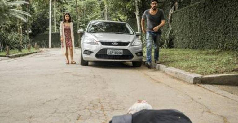Laila e Jamil encontram Aziz após sofrer atentado - Divulgação/TV Globo