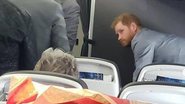 Príncipe Harry em voo comercial - Reprodução/Instagram
