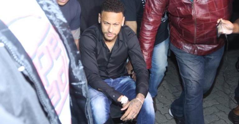 Neymar presta depoimento em delegacia do Rio de Janeiro (RJ) - Thyago Andrade/Brazil News