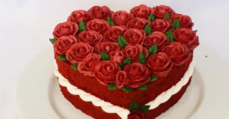 Bolo Red Velvet de coração para adoçar o Dia dos Namorados
