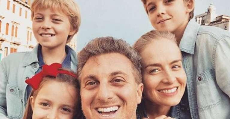 Luciano Huck e Angélica com seus três filhos - Reprodução/Instagram