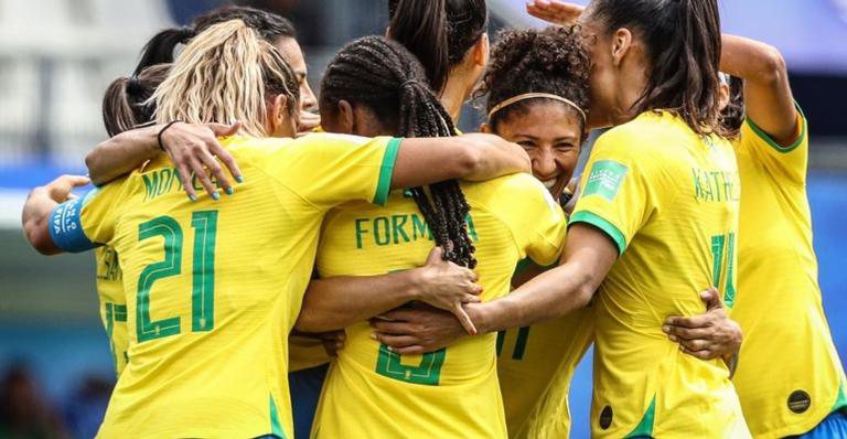 Torcida recepciona Seleção Feminina de Futebol de forma calorosa - Reprodução/Instagram