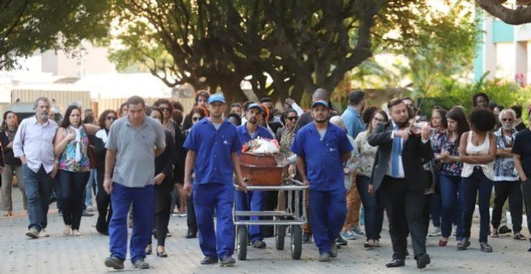 Ruth de Souza é enterrada no Rio - Reprodução/ Daniel Pinheiro/ AgNews