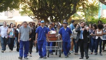 Ruth de Souza é enterrada no Rio - Reprodução/ Daniel Pinheiro/ AgNews