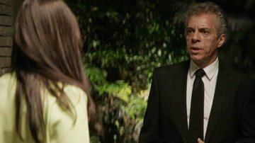Osvaldo Mill e Paolla Oliveira gravam cena de 'A Dona do Pedaço'. - TV Globo
