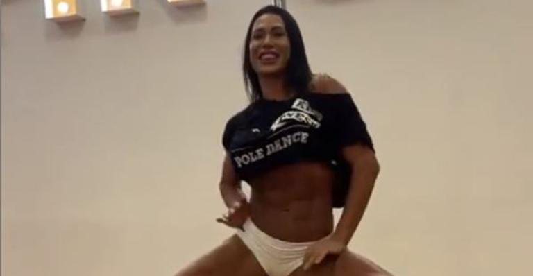 Gracyanne Barbosa dançou funk durante aula de pole dance - Reprodução/Instagram