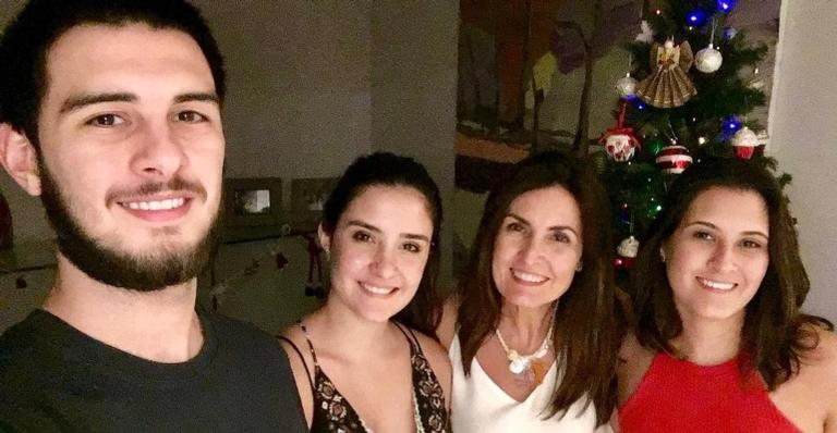 Fátima Bernardes e os filhos trigêmeos Vinícius, Laura e Beatriz - Reprodução/Instagram